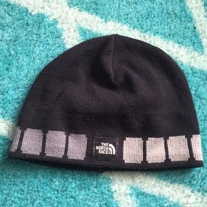 🦊 2 for $15 Black Grey North Face beanie winter